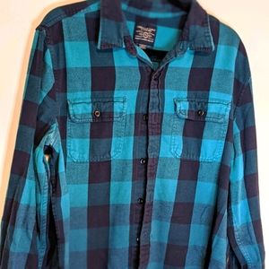 Men's American Eagle plaid flannel shirt